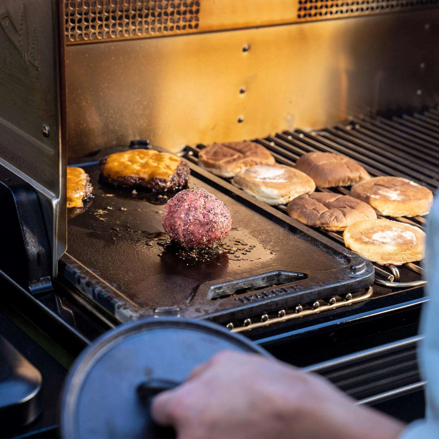 Traeger Cast Iron Griddle 18.2 In. L X 11 In. W 1 Pk 6 Traeger Cast Iron Griddle 18.2 In. L X 11 In. W 1 Pk - Image 6