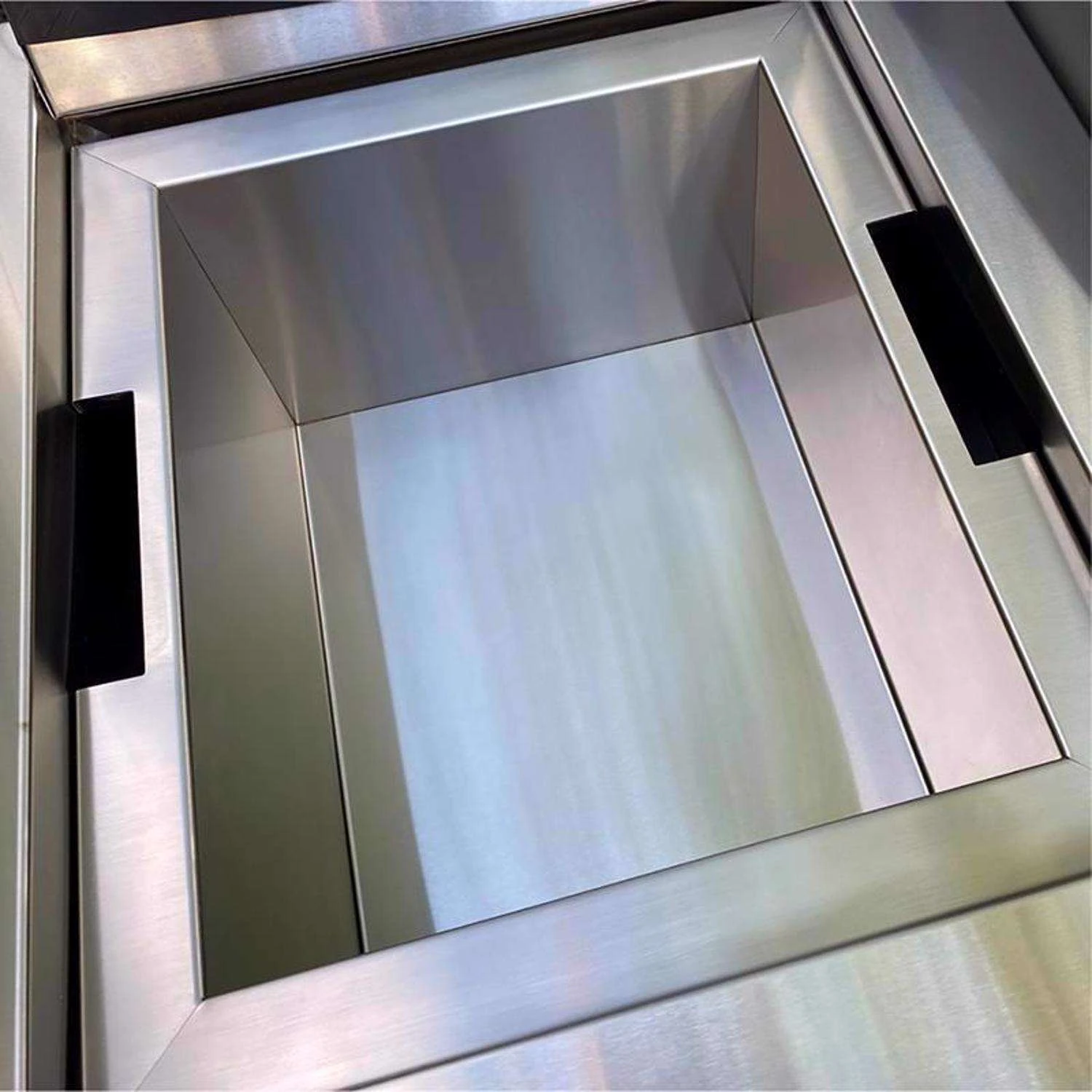 TYTUS 4 Burner Liquid Propane Grill Silver 9 TYTUS 4 Burner Liquid Propane Grill Silver - Image 9